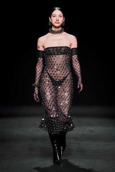 Look 25